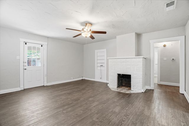 711 Roberts Cut Off Road, River Oaks, TX 76114