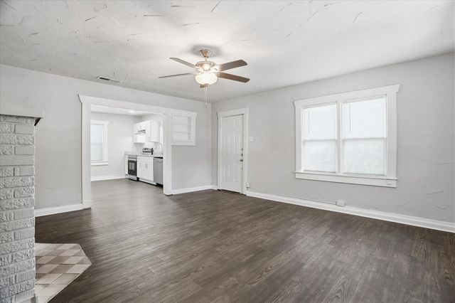 711 Roberts Cut Off Road, River Oaks, TX 76114