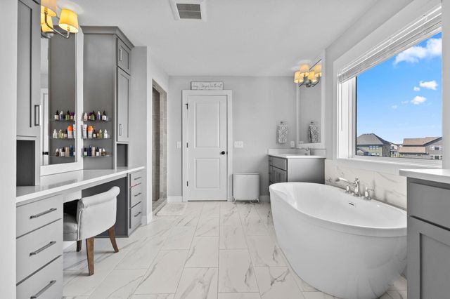 10166 Shadyview Lane N, Maple Grove, MN 55311