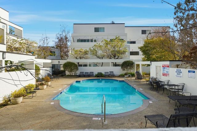 1919 Alameda De Las Pulgas 14, San Mateo, CA 94403