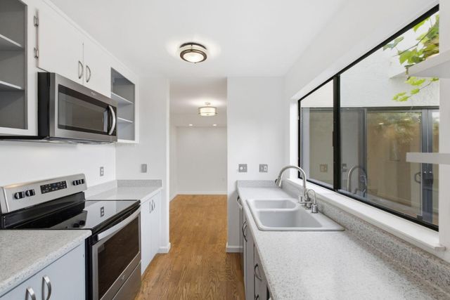 1919 Alameda De Las Pulgas 14, San Mateo, CA 94403