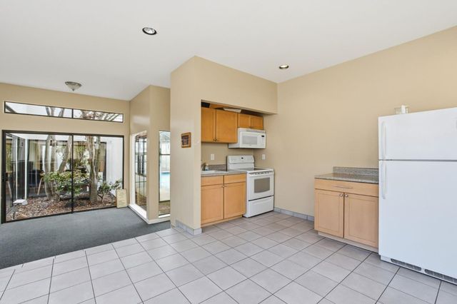 1919 Alameda De Las Pulgas 14, San Mateo, CA 94403