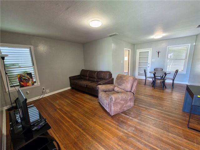 4310 Cambridge Dr, Corpus Christi, TX 78415