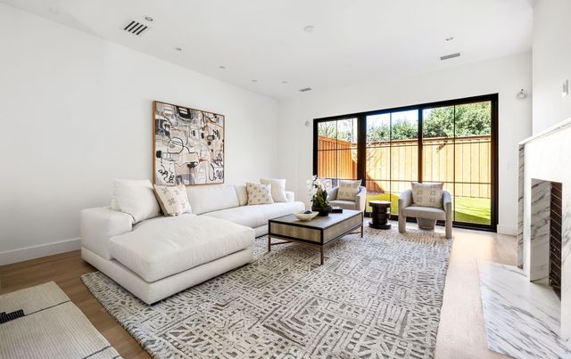 4105 Hawthorne Avenue, Dallas, TX 75219