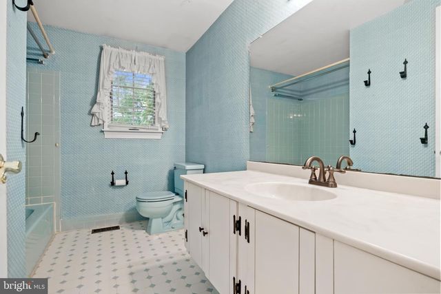 240 SOUTHVIEW DRIVE, Delran, NJ 08075