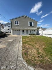 445 E Bayview Avenue, Ocean Gate, NJ 08740