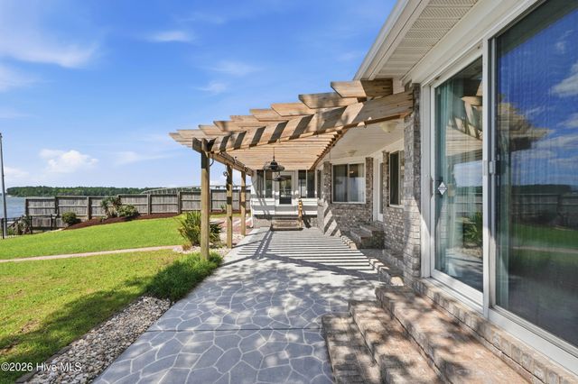 132 Gemstone Drive, Sneads Ferry, NC 28460