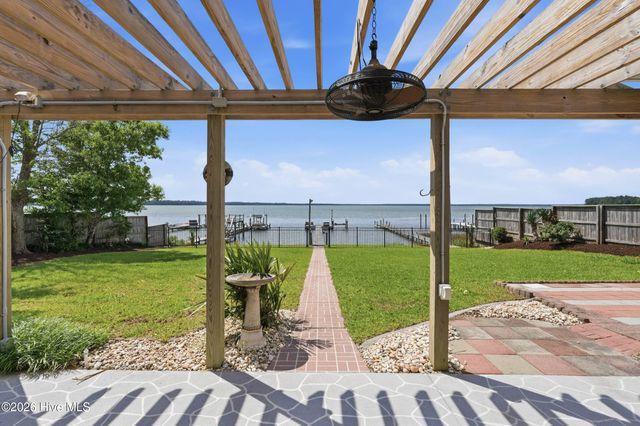 132 Gemstone Drive, Sneads Ferry, NC 28460