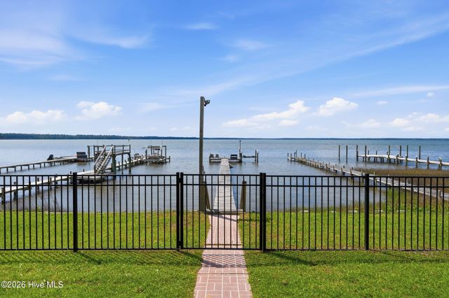 132 Gemstone Drive, Sneads Ferry, NC 28460