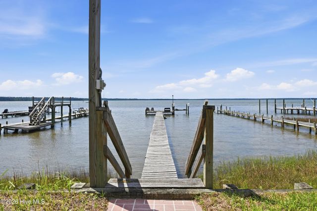 132 Gemstone Drive, Sneads Ferry, NC 28460