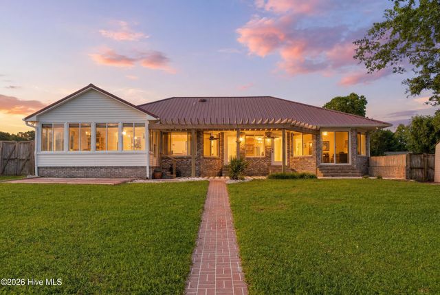 132 Gemstone Drive, Sneads Ferry, NC 28460