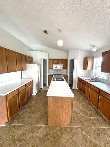 565 EAGLE COURT, Kissimmee, FL 34759