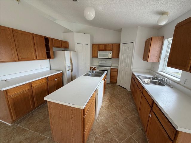 565 EAGLE COURT, Kissimmee, FL 34759