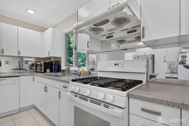 14 Gallo Way, Edison, NJ 08820