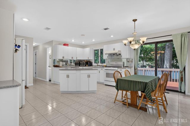 14 Gallo Way, Edison, NJ 08820
