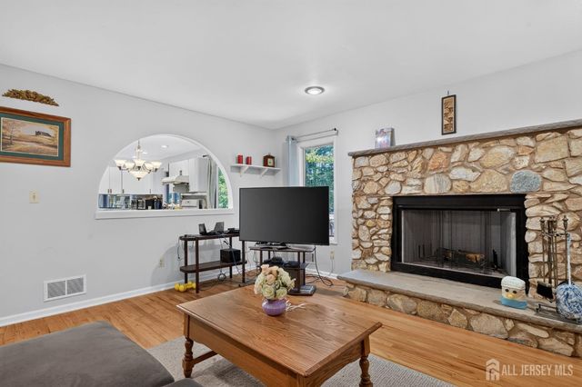 14 Gallo Way, Edison, NJ 08820