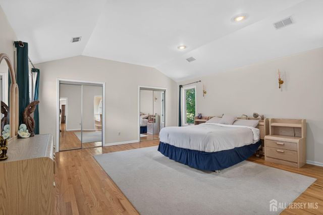 14 Gallo Way, Edison, NJ 08820
