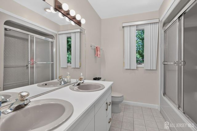 14 Gallo Way, Edison, NJ 08820