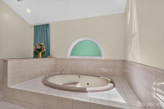 14 Gallo Way, Edison, NJ 08820