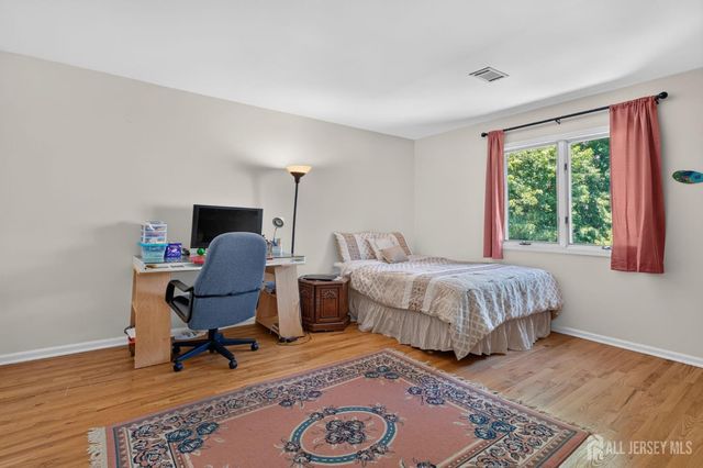 14 Gallo Way, Edison, NJ 08820
