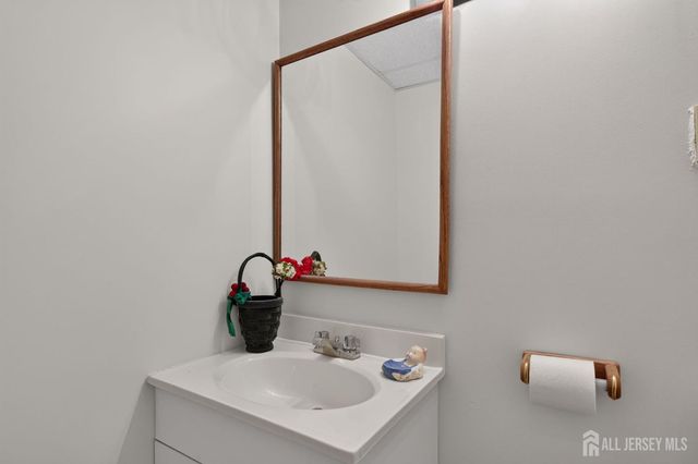 14 Gallo Way, Edison, NJ 08820