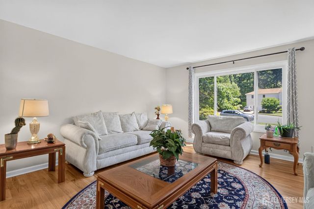14 Gallo Way, Edison, NJ 08820
