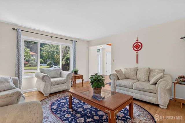14 Gallo Way, Edison, NJ 08820