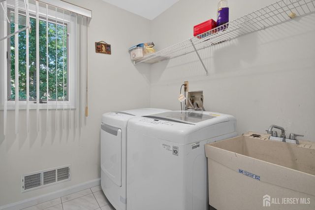 14 Gallo Way, Edison, NJ 08820