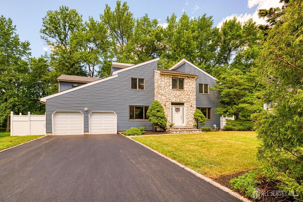 14 Gallo Way, Edison, NJ 08820
