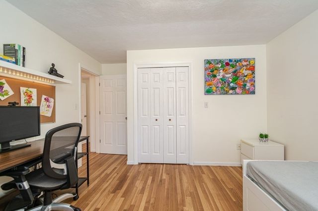 32 Jacqueline Rd E, Waltham, MA 02452