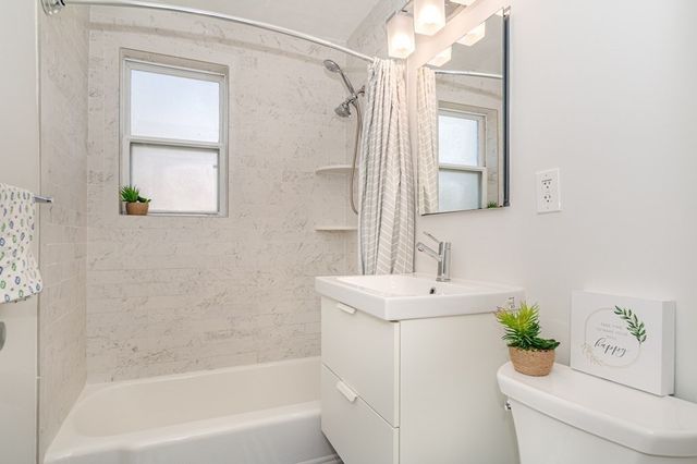 32 Jacqueline Rd E, Waltham, MA 02452