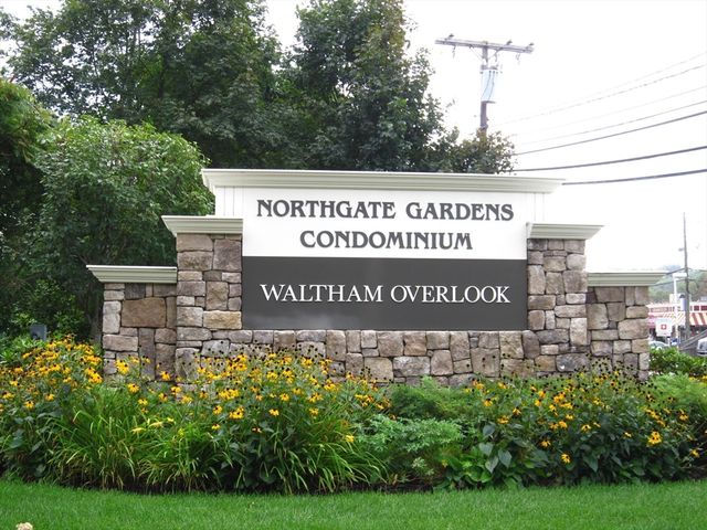 32 Jacqueline Rd E, Waltham, MA 02452