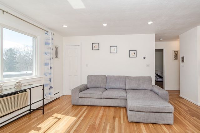 32 Jacqueline Rd E, Waltham, MA 02452