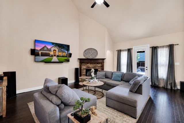 410 Salt Cedar Drive, Midlothian, TX 76065