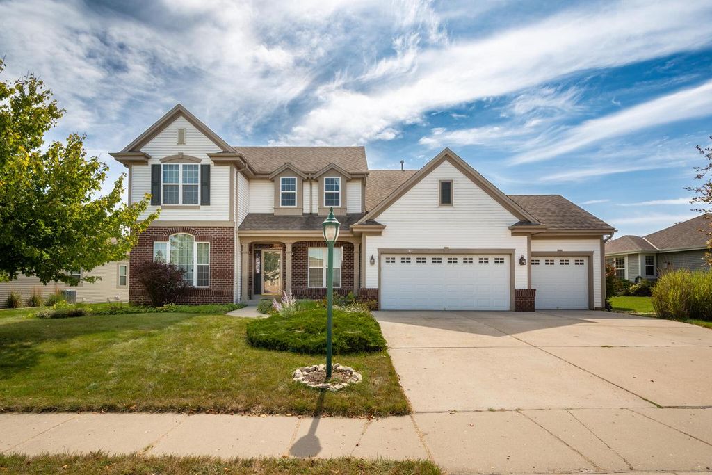 636 Cherrywood DRIVE, Waterford, WI 53185