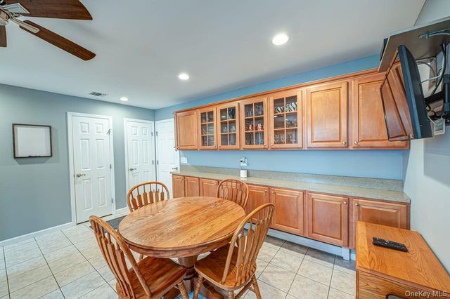 68 Vineyard Way, Aquebogue, NY 11931