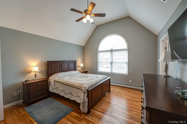 68 Vineyard Way, Aquebogue, NY 11931