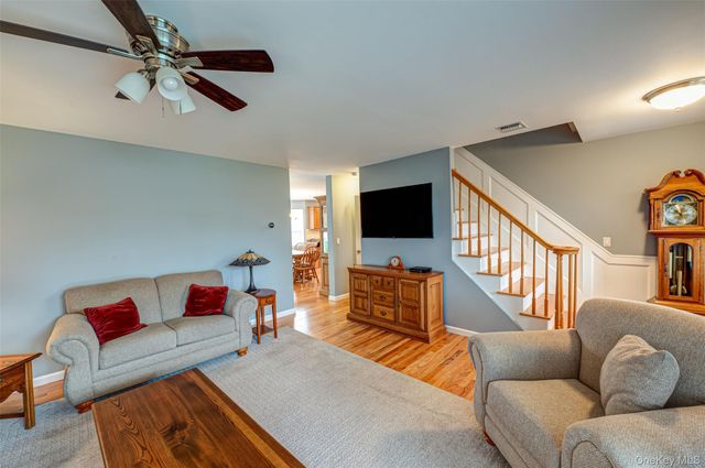 68 Vineyard Way, Aquebogue, NY 11931