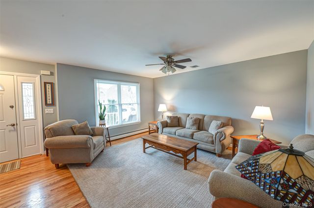 68 Vineyard Way, Aquebogue, NY 11931