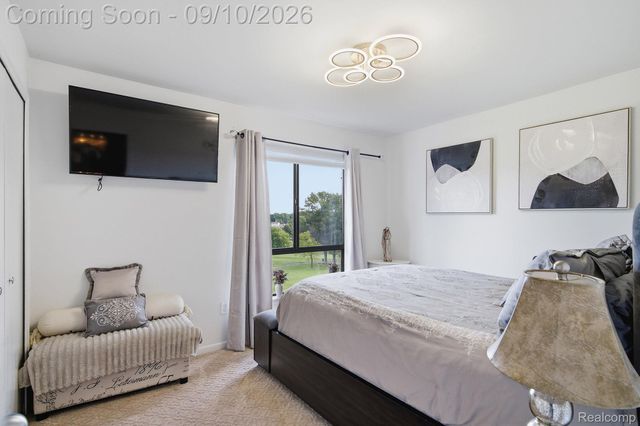 988 Golfview Court, Rochester Hills, MI 48307