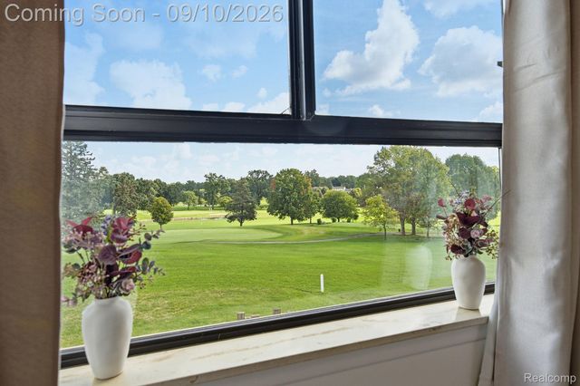 988 Golfview Court, Rochester Hills, MI 48307