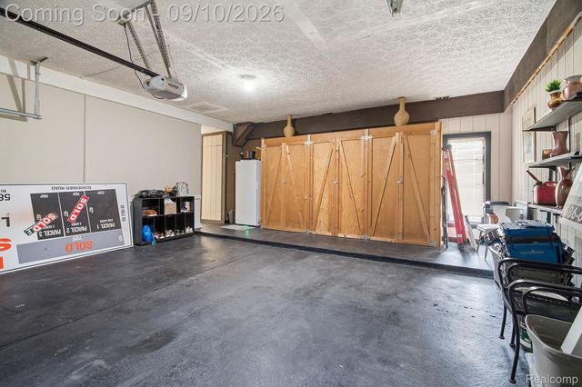 988 Golfview Court, Rochester Hills, MI 48307