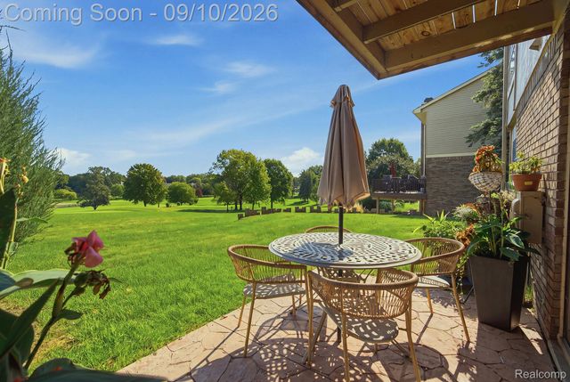 988 Golfview Court, Rochester Hills, MI 48307