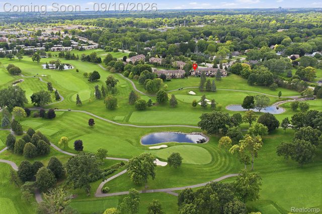 988 Golfview Court, Rochester Hills, MI 48307