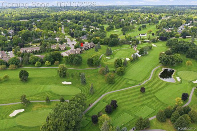 988 Golfview Court, Rochester Hills, MI 48307