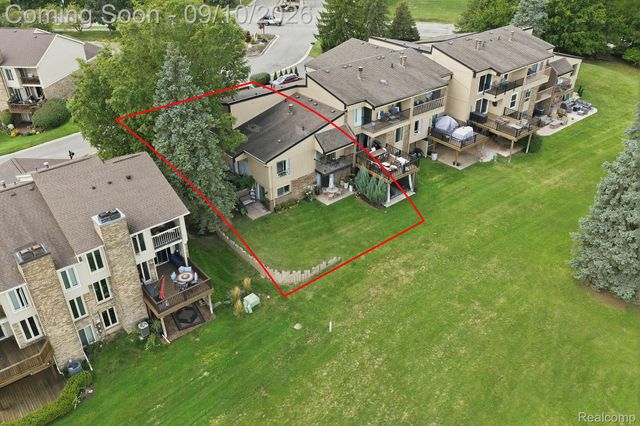 988 Golfview Court, Rochester Hills, MI 48307