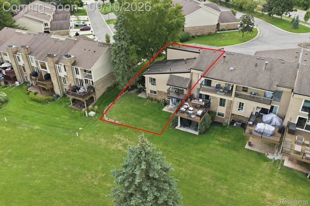 988 Golfview Court, Rochester Hills, MI 48307