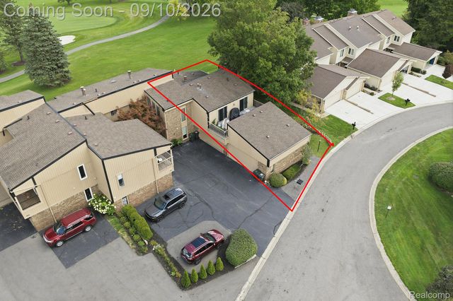 988 Golfview Court, Rochester Hills, MI 48307