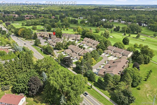 988 Golfview Court, Rochester Hills, MI 48307