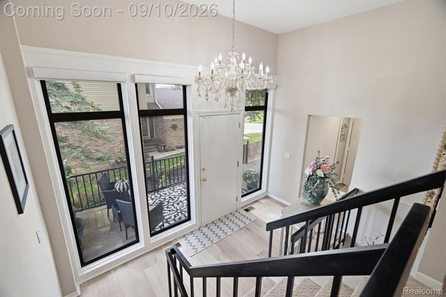 988 Golfview Court, Rochester Hills, MI 48307
